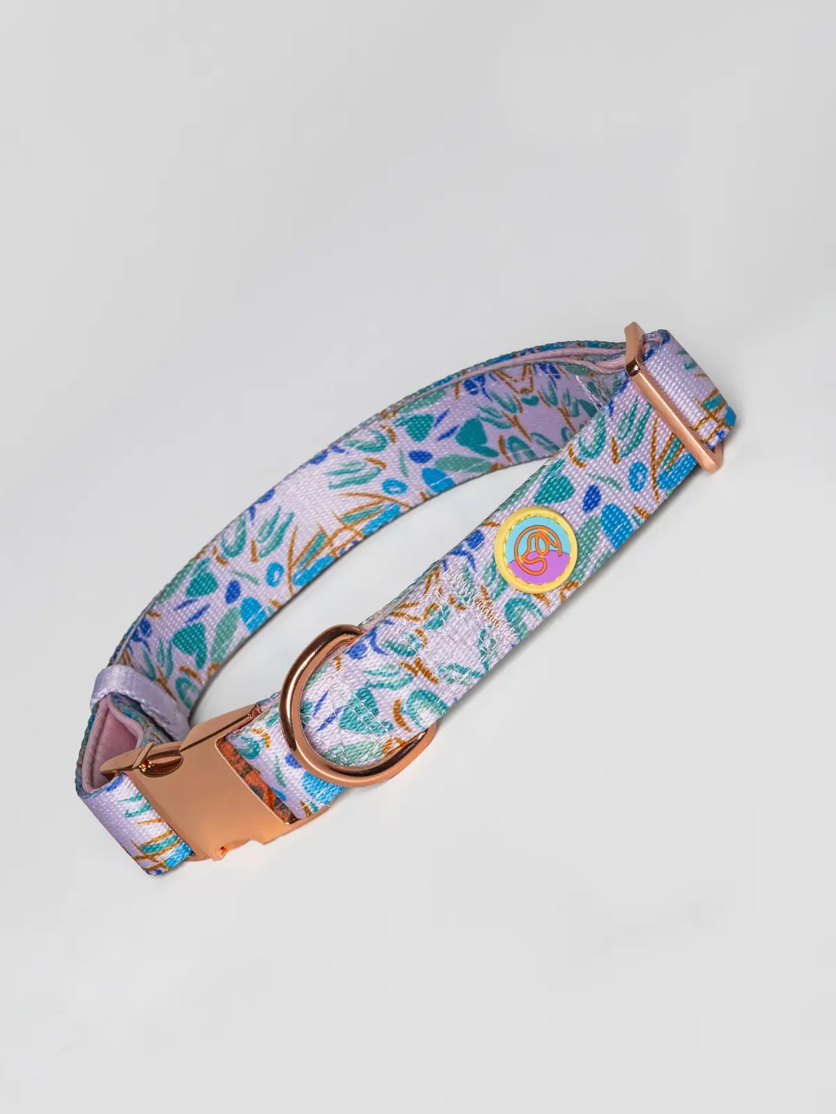 collier-premium-chien Papillon Chic dog collar on white background with turquoise floral pattern – Le ChouChou Paris