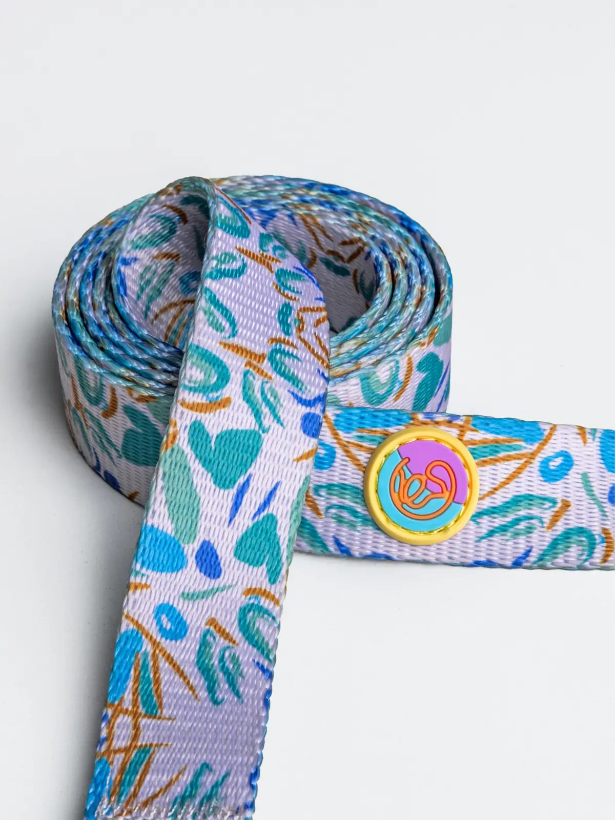 dog-leash-details-le-chouchou Close-up of Papillon Chic leash with Le ChouChou Paris logo