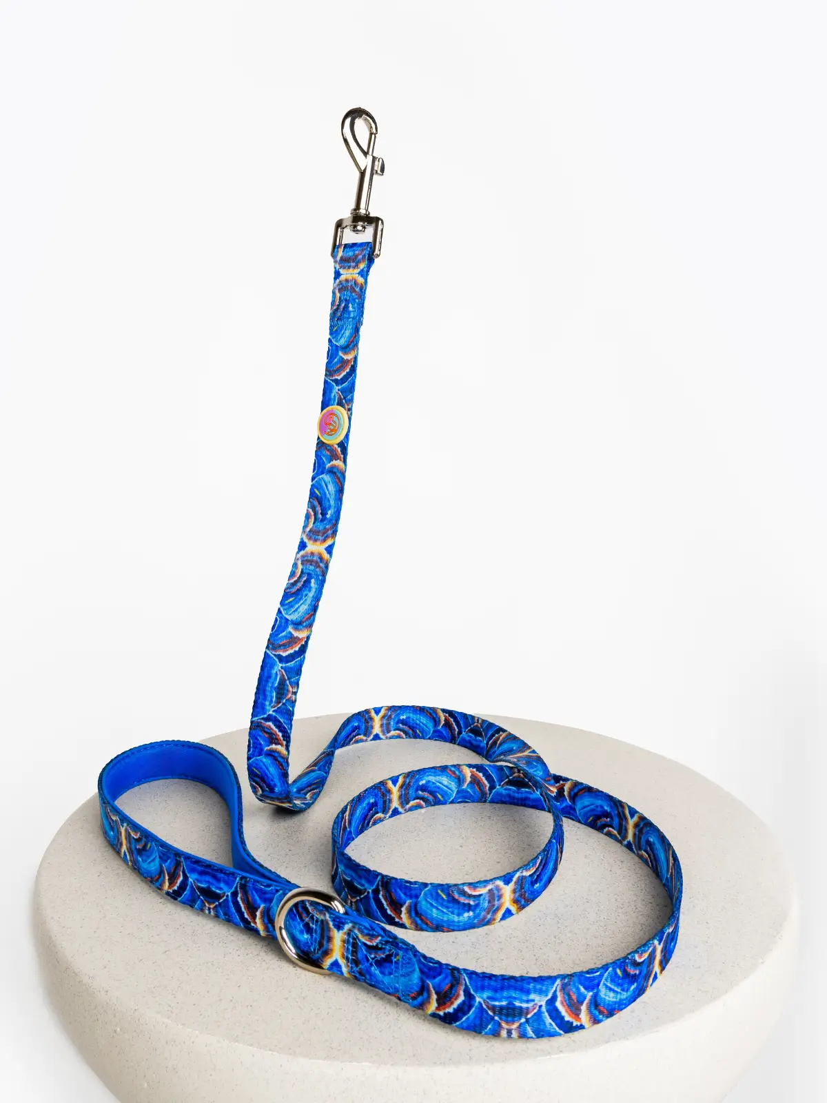 le-chouchou-luxury-dog-leash Aqua Mystique dog leash placed on a stone table with silver hardware – Le ChouChou Paris