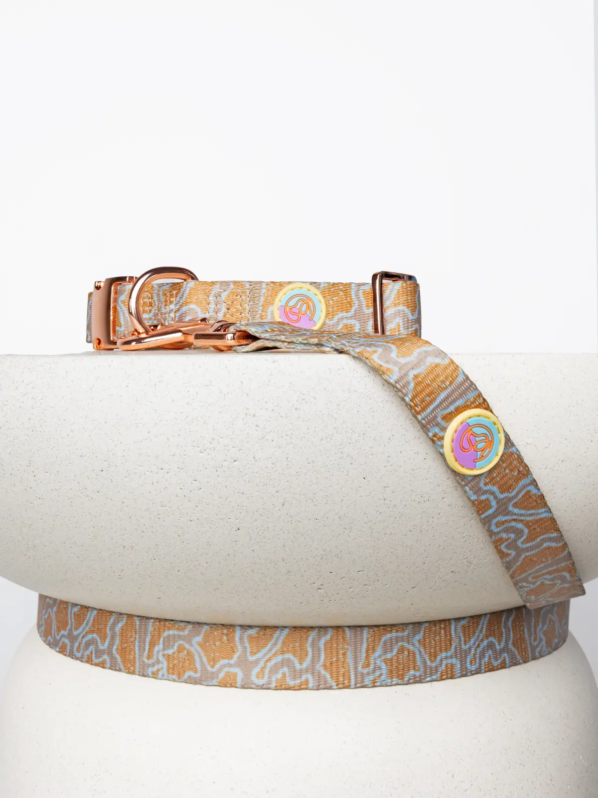 le-chouchou-paris-dog-collar Leafy Glacé dog collar and leash set in warm beige and gold tones with rose gold hardware – Le ChouChou Paris