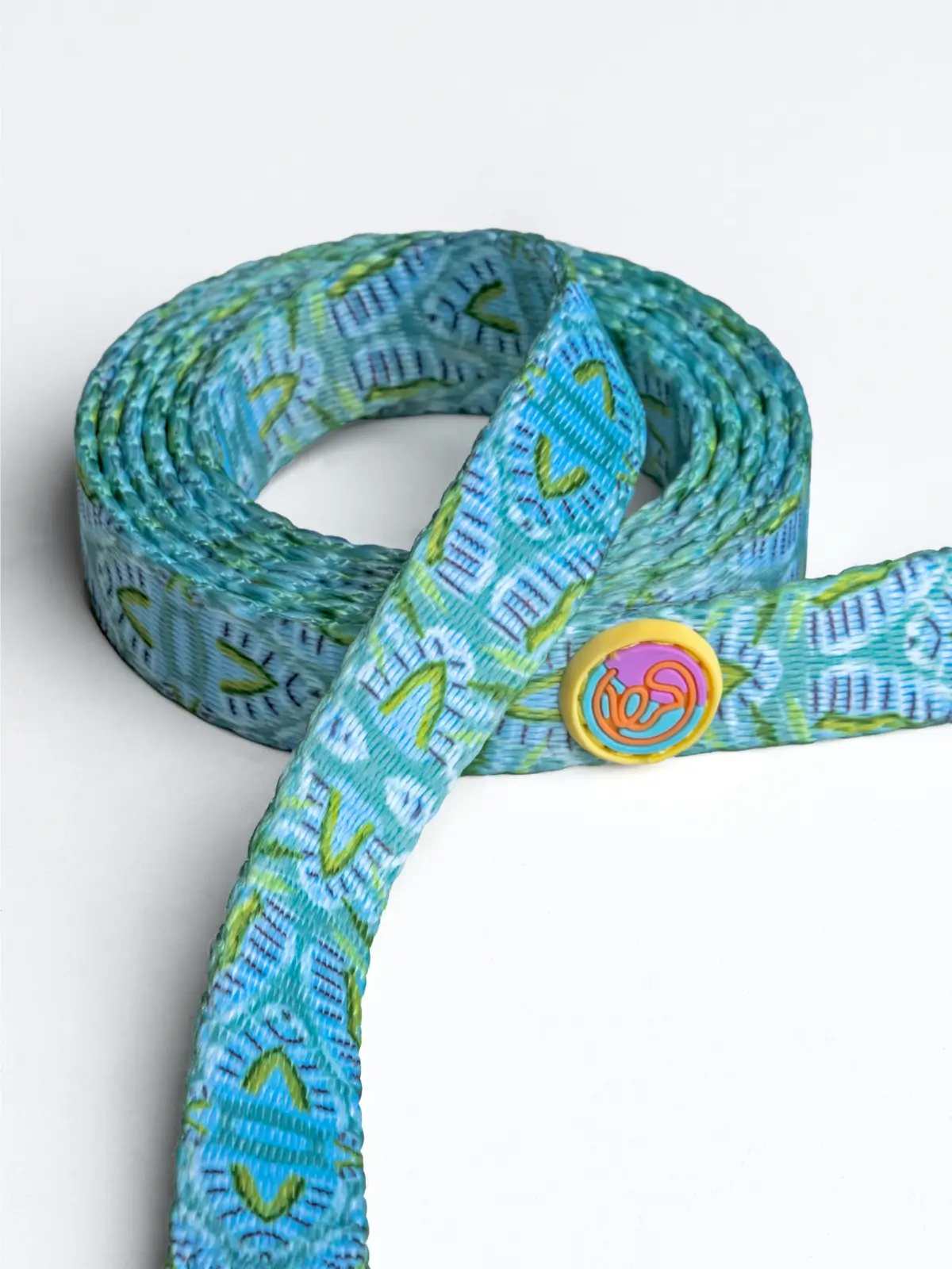 le-chouchou-paris-leash-details Close-up of Ciel Doux leash showing logo and soft woven details – Le ChouChou Paris