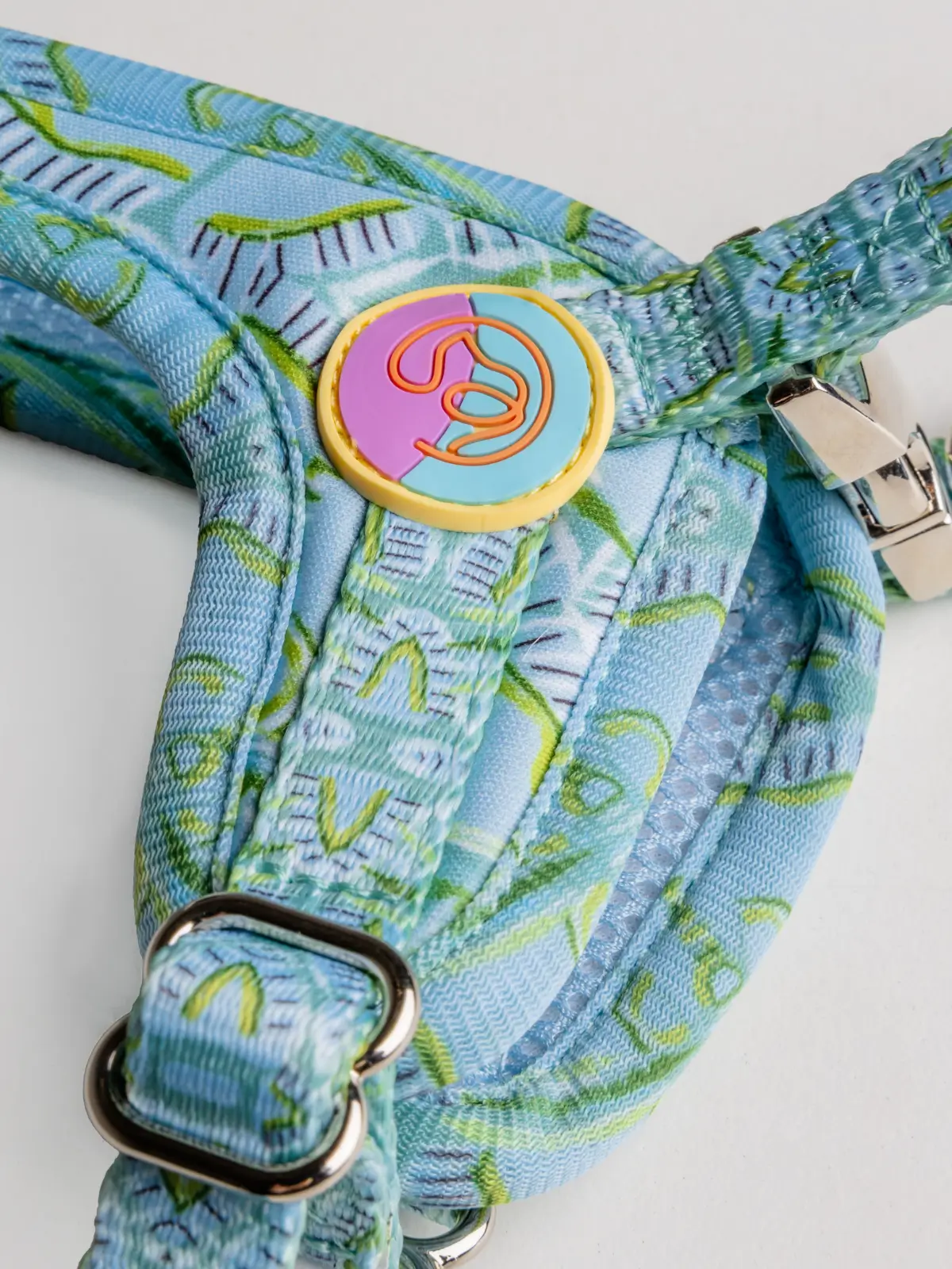 step-in-dog-harness-details Luxury step-in harness for small dogs with soft blue pattern – Ciel Doux by Le ChouChou Paris